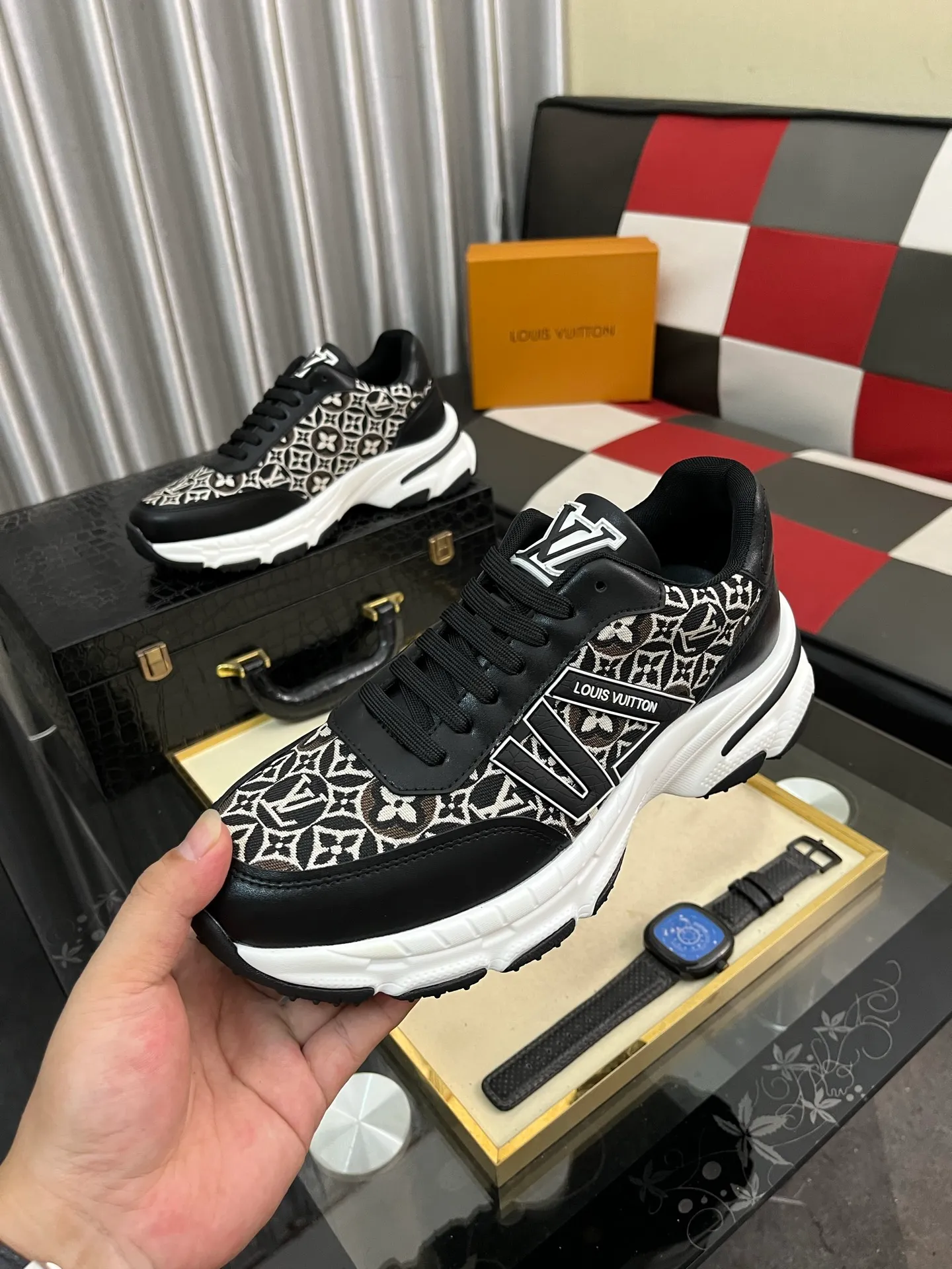 Men's shoes 💰458⌚️⌚️LV Louis Vuitton. The latest trendy casual shoes are popular in physical stores in sizes 38-44. New spring and summer comfortable imported custom original cowhide, unique jacquard fabric element design. With sheepskin lining, Lv original bottom, [sun][sun] high-end packaging and high quality💪Details determine the quality, you can enter and leave the counter at will, welcome to compare🇮🇹3️⃣colors available
